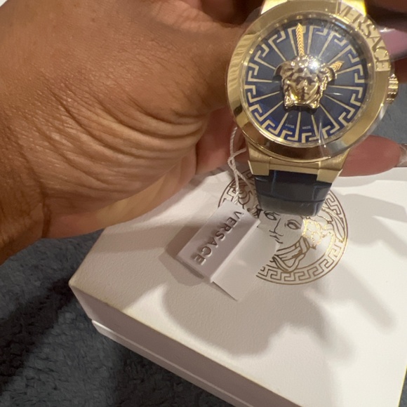 Versace Watch VE3F00122 For Women main image 13